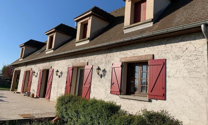 Rongeres House | Belle maison spacieuse avec grand jardin