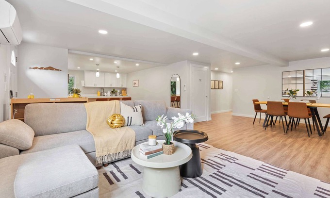 East Lake Hills House | Bellevue 3BR Retreat | Walk to Trails & Near Lake