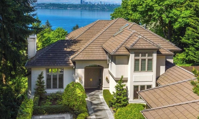 West Bellevue Villa | Bellevue 5,140 SqFt Villa | Water & City Views