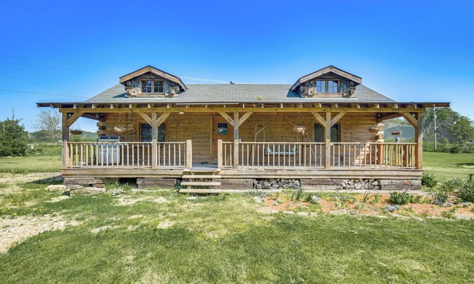 Bellevue Apartment | Bellevue Log Cabin w/Gas Grill & Creek Access