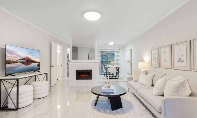 Northwest Bellevue Apartment | Bellevue Modern Luxe Townhouse near DT/520/I405