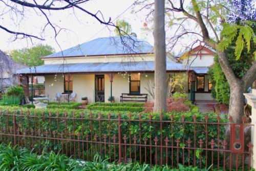 Albury House | Bellisle - 1880's period home in Central Albury