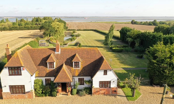 Bradwell-on-Sea Cottage | Bellropes Countryside Retreat - sleeps 27 guests in 14 bedrooms