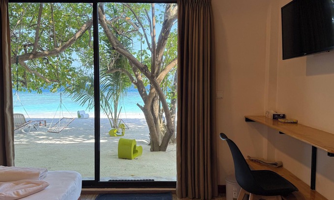 Bodufolhudhoo Hotel | Belmar Beach