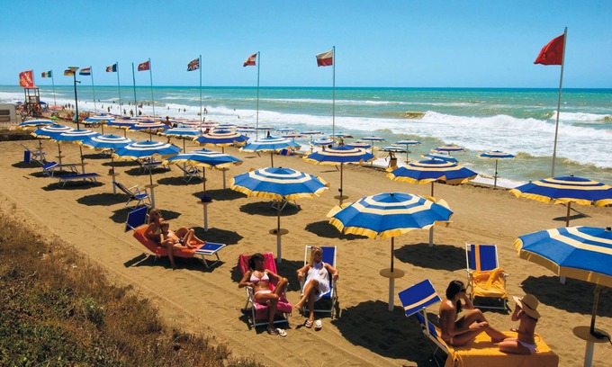 Baia Domizia Ski Chalet | Belvilla by OYO Baia Domizia Villaggio Camping E2