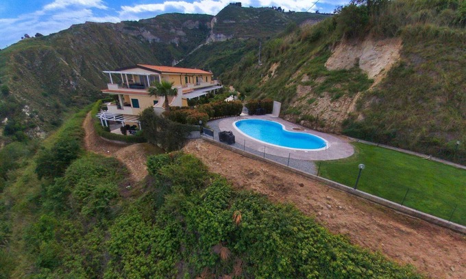Parghelia House | Belvilla by OYO Lunedi