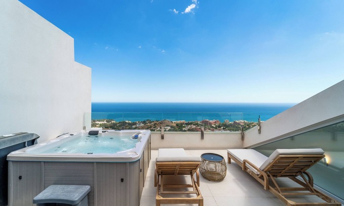 La Capellania Apartment | Benalmadena Luxury 4 Bed Apartment Jacuzzi