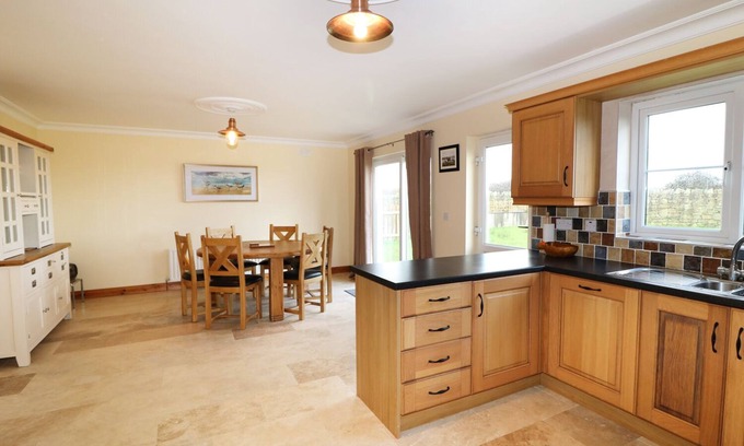 Tullaghan House | BENBULBEN VIEW, pet friendly in Tullaghan, County Leitrim