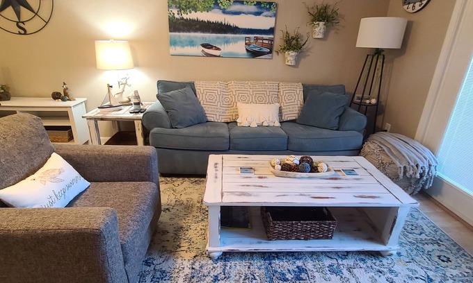 Fairfield Bay Condo | Benjamin's by the lake/nWalk to cool pool