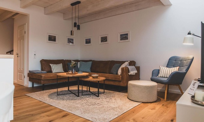 Loquard Apartment | "Bente" cozy maisonette apartment with terrace in the historic Gulfhof - Van