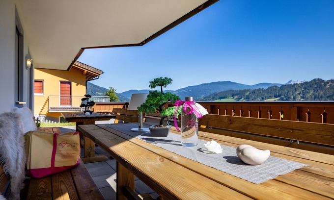 Flachau Apartment | "Berghaus" ski in /ski out - vacation apartment over 2 floors - living space 115 m²
