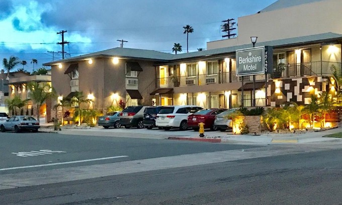 North Park Hotel | Berkshire Motor Hotel
