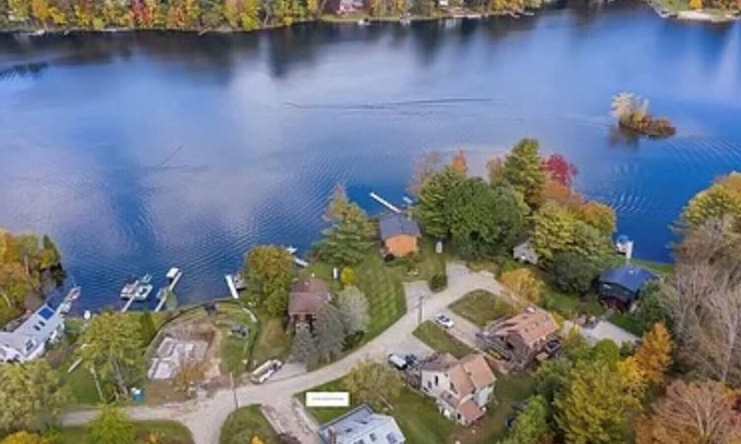 Monterey House | Berkshire Ski House on Lake Garfield w/HT By Great Barrington