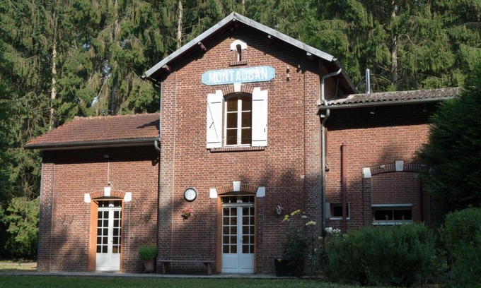 Montauban-de-Picardie Bed & Breakfast | Bernafay Wood B&B