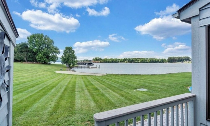 North Shore Condo | Bernard's Best! 4 bedroom vacation patio home on Smith Mountain Lake!