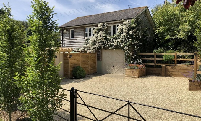 Bridport Cottage | Berry Farm Cottage. A countryside setting: village, town and beach all nearby.
