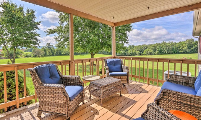Berryville House | Berryville Home Near Wineries: Mountain Views