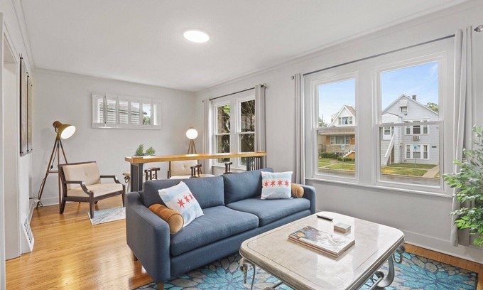 Berwyn House | Berwyn Bungalow - Explore Chicago from a Modern, Hip Bungalow vacation home.