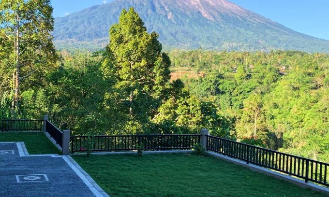 Menanga House | BESAKIH HOMESTAY