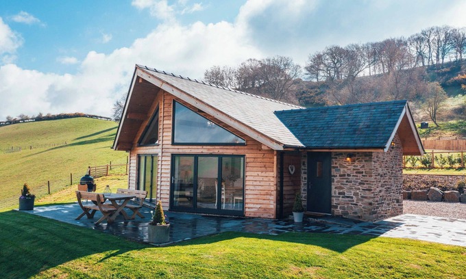 Montgomery House | Bespoke countryside retreat sleeping 4. Pet friendly with a hot tub and BBQ.
