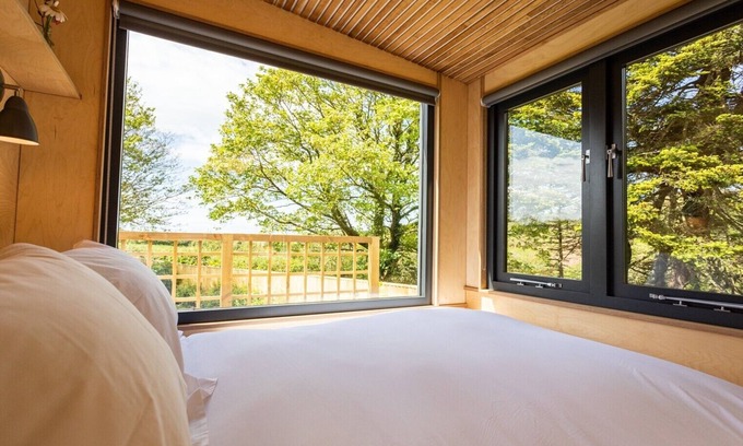 Moylegrove Cabin | Bespoke tranquility just for two (and a furry friend.)
