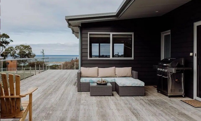 Bicheno Apartment | BEST BICHENO ESCAPE - GARDENS & REDBILL BEACH