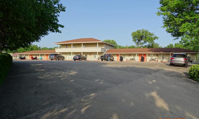 Carthage Hotel | Best Budget Inn