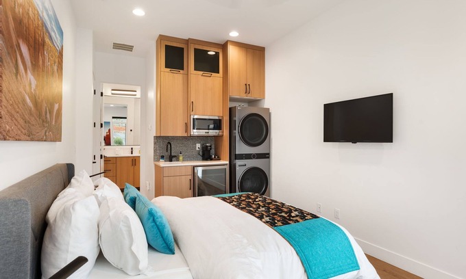Hurricane Apartment | Best Deal! Modern Luxury Casita! Kitchenette & W/D