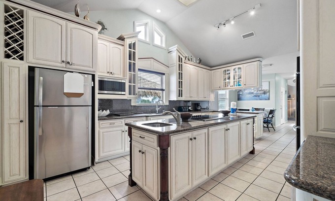 Isla Del Sol House | Best fishing spot with outdoor living area in Galveston!!!