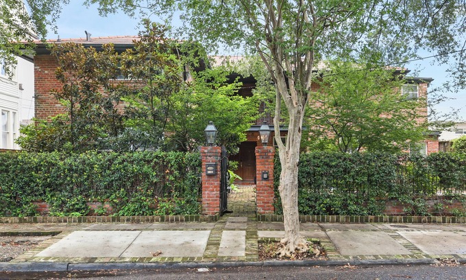 Faubourg Delassize Apartment | Best Garden District Location - Steps to Street Car!