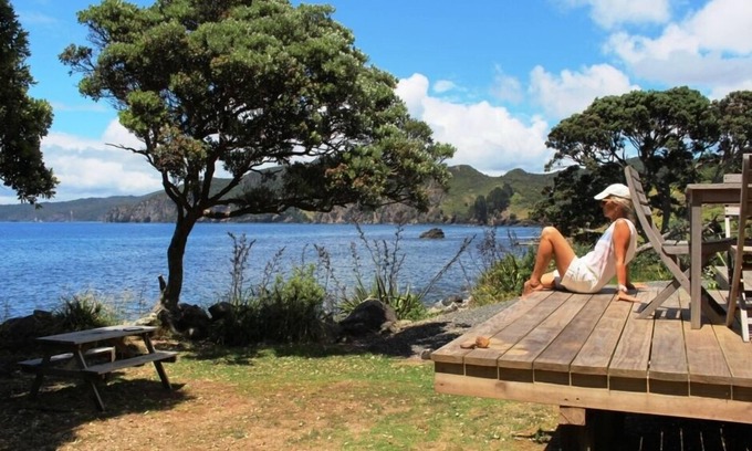Tuateawa Cottage | Best Location 2013 Gold Piwa ~ Castaway Cottage