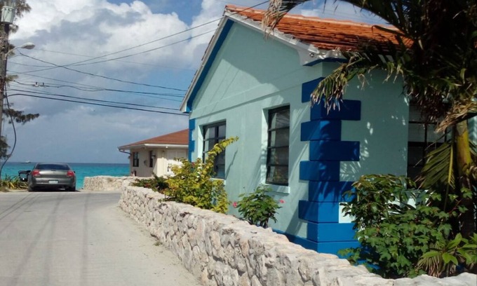 Alice Town House | Best location on Bimini - Right on Radio Beach!
