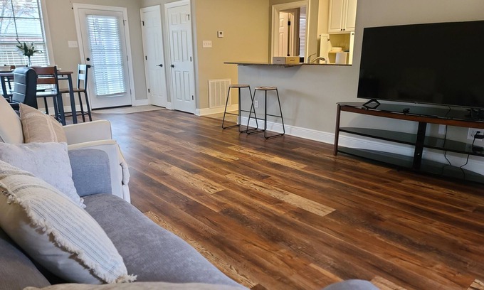 Pineville Condo | Best of Pineville! 2b/2b,Queen beds, Wifi, Tv, Camp B, P&G, Cleco, & LC WELCOME!