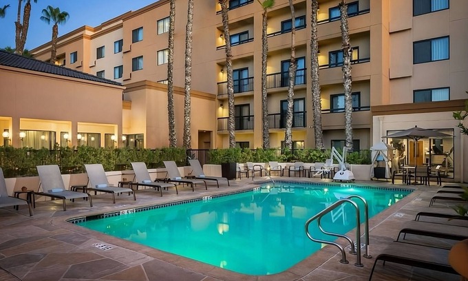 Laguna Hills Hotel | Best Value, Quality Stay! 2 Modern Units Near Newport Sports Museum w/Pool!