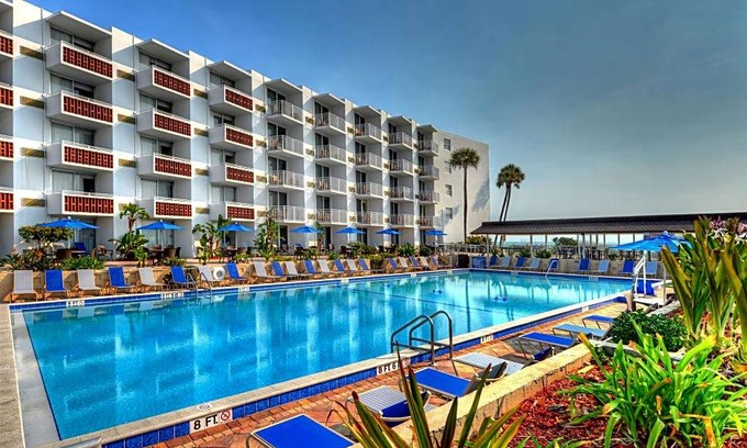 Daytona Beach Shores Hotel | Best Western Aku Tiki Inn