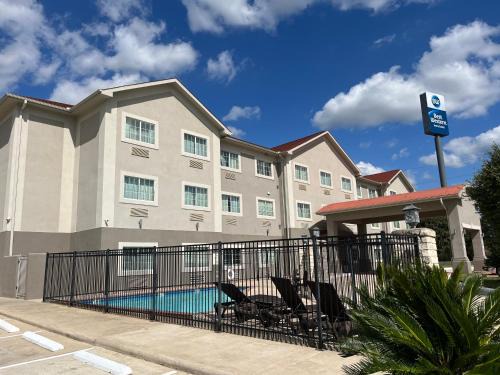Cleveland Hotel | Best Western Cleveland Inn & Suites