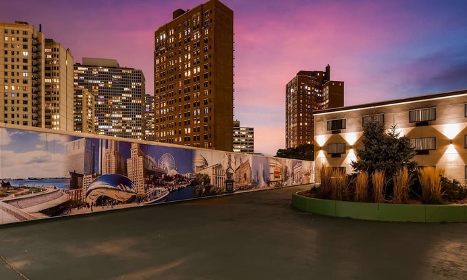 Indian Village Hotel | Best Western Plus Hyde Park Chicago Hotel