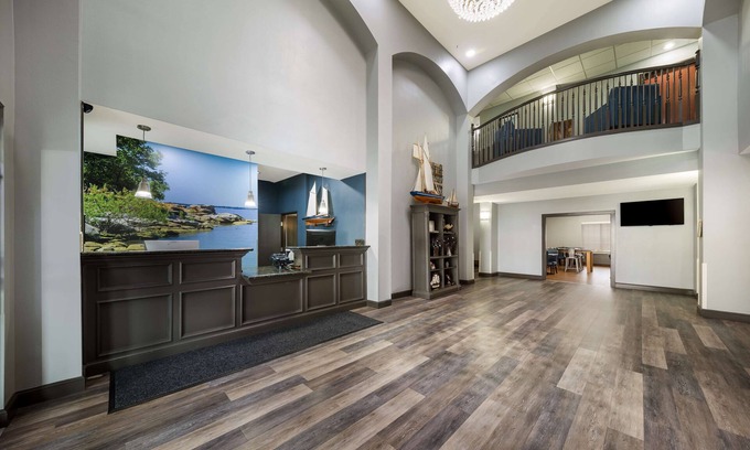 Lake Dallas Hotel | Best Western Plus Lake Dallas Inn & Suites