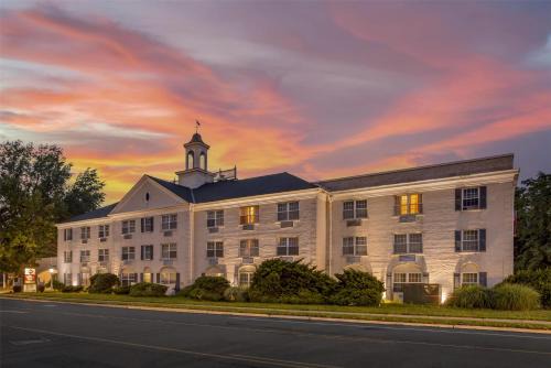 Morristown Hotel | Best Western PLUS Morristown Inn-Florham Park