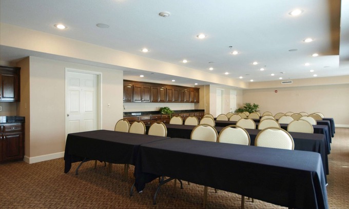 Valdosta Hotel | Best Western Plus Valdosta Hotel & Suites