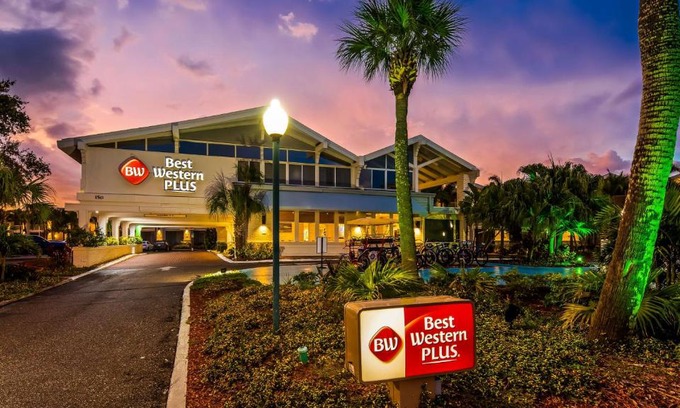 Downtown Dunedin Hotel | Best Western Plus Yacht Harbor Inn