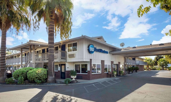 Woodland Hotel | Best Western Shadow Inn