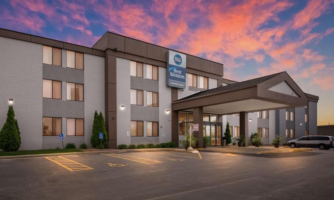 Pewaukee Hotel | Best Western Waukesha Grand