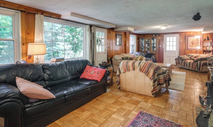 Bethesda Apartment | Bethesda Apartment + Yard ~ 9 Mi to D.C.