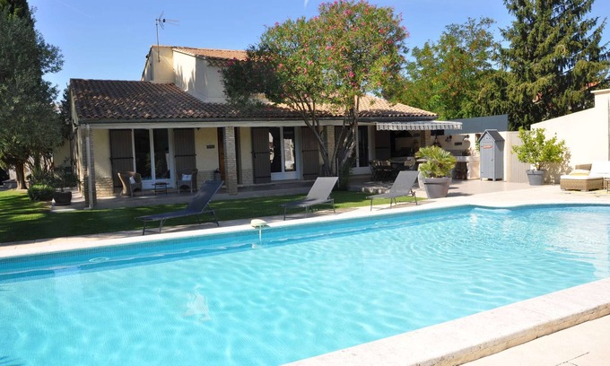 Jonquerettes House | Between Avignon and L'Isle-sur-la-Sorgue, vacation villa on the outskirts of the village of Jonquerettes,.