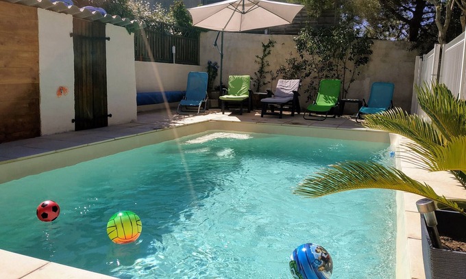 Cournonsec Villa | Between sea and scrubland, villa with garden and swimming pool