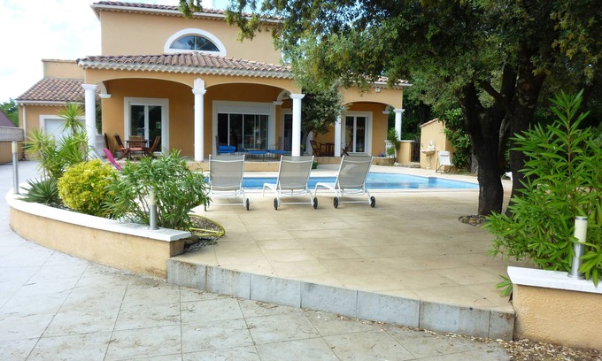 Rochefort-du-Gard Apartment | Between the Popes' Palace and the Pont du Gard