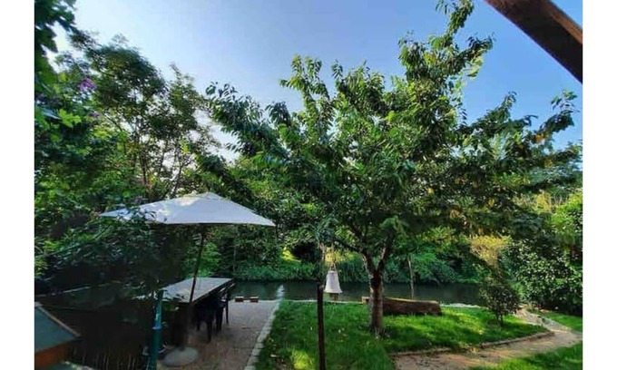 Plobsheim House | Between town & country (garden with river)