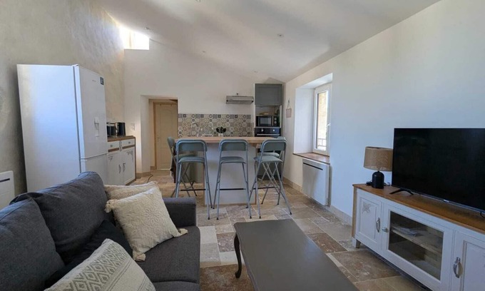 Goudargues Apartment | Between vats and springs - in the heart of Goudargues