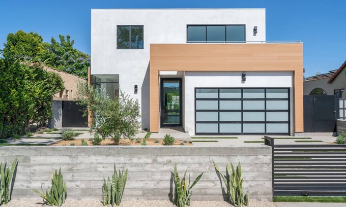 Beverly Grove House | Beverly Hills West Hollywood Ultra Luxury New 4-bedroom house W/Pool & Hot Tub